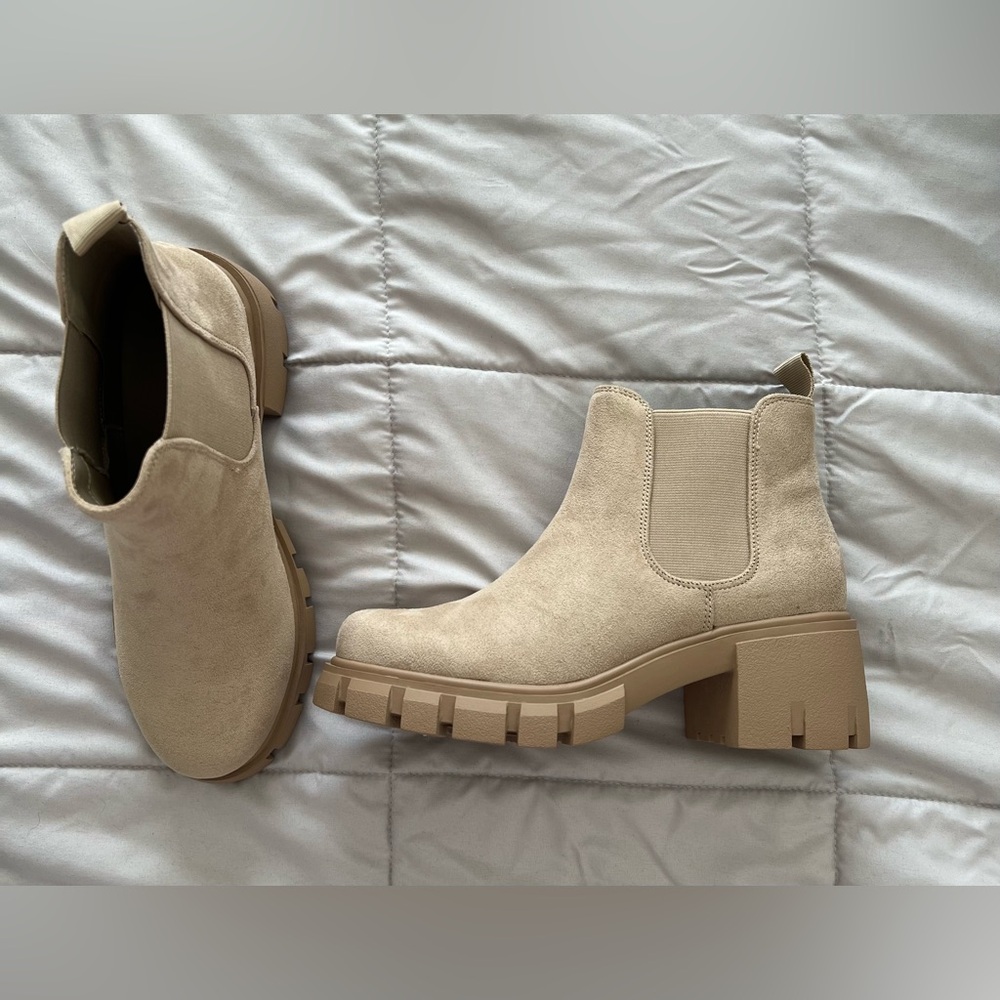 NEVER WORN Soda Pioneer Chelsea boots